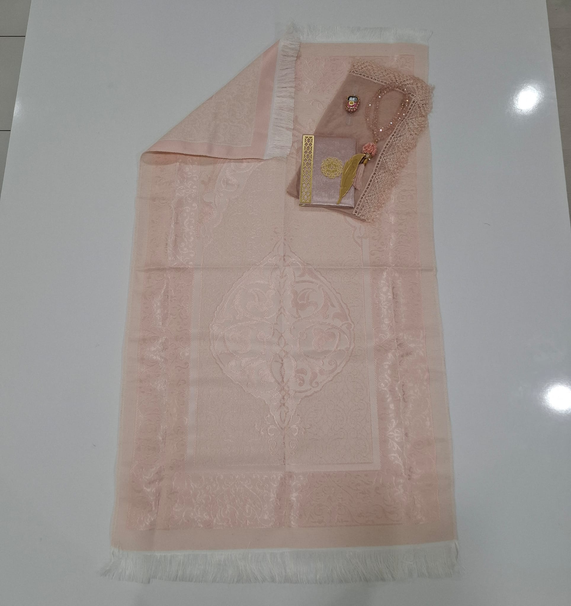 K.SECCADE YASİN AYRAÇ KRS.TESBİH NAMAZ ÖRT. M15-110*64 Cm