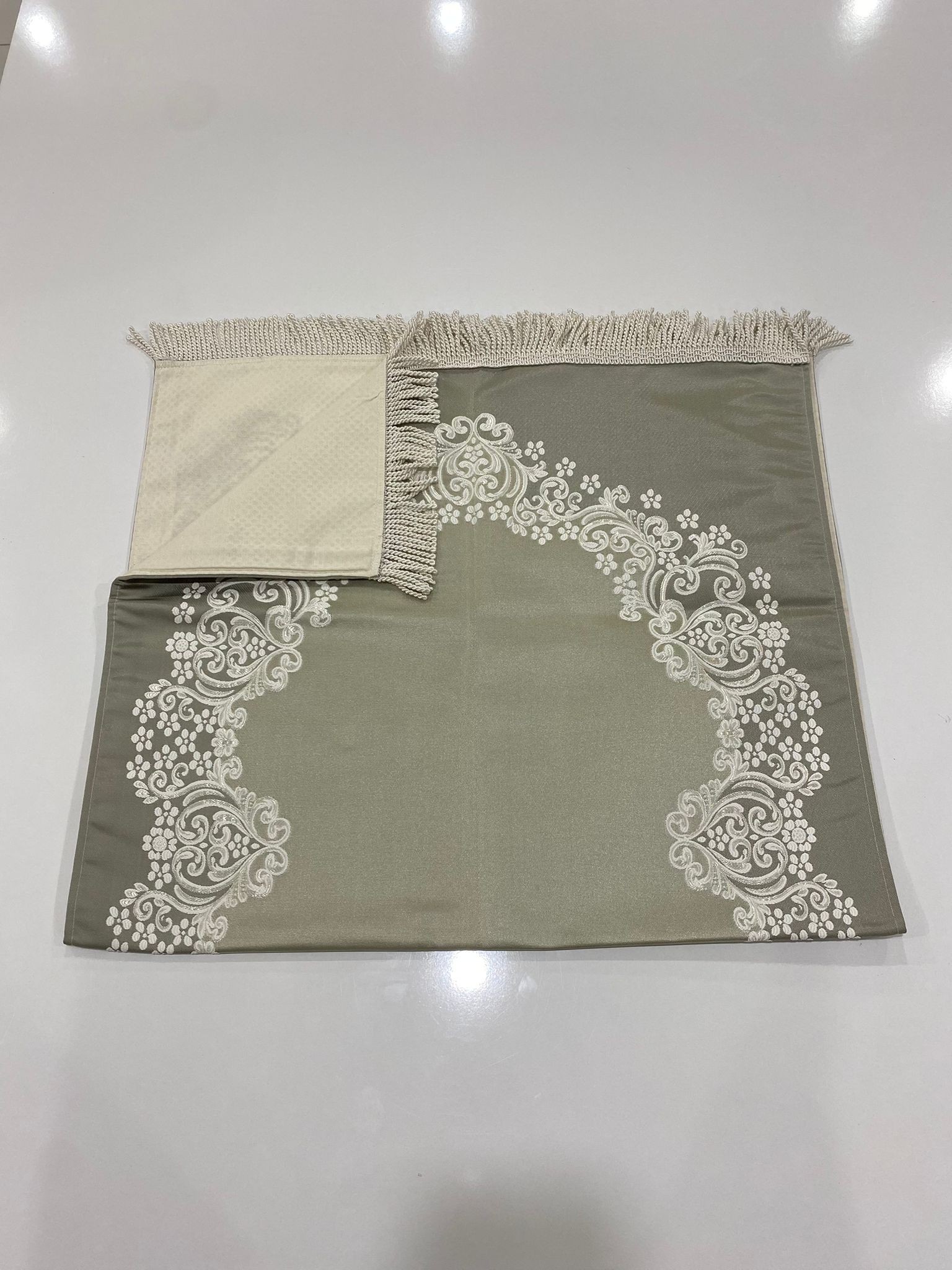 SECCADE SATEN DANTEL İŞLEMELİ ASTARLI MODEL 2 113*68 CM