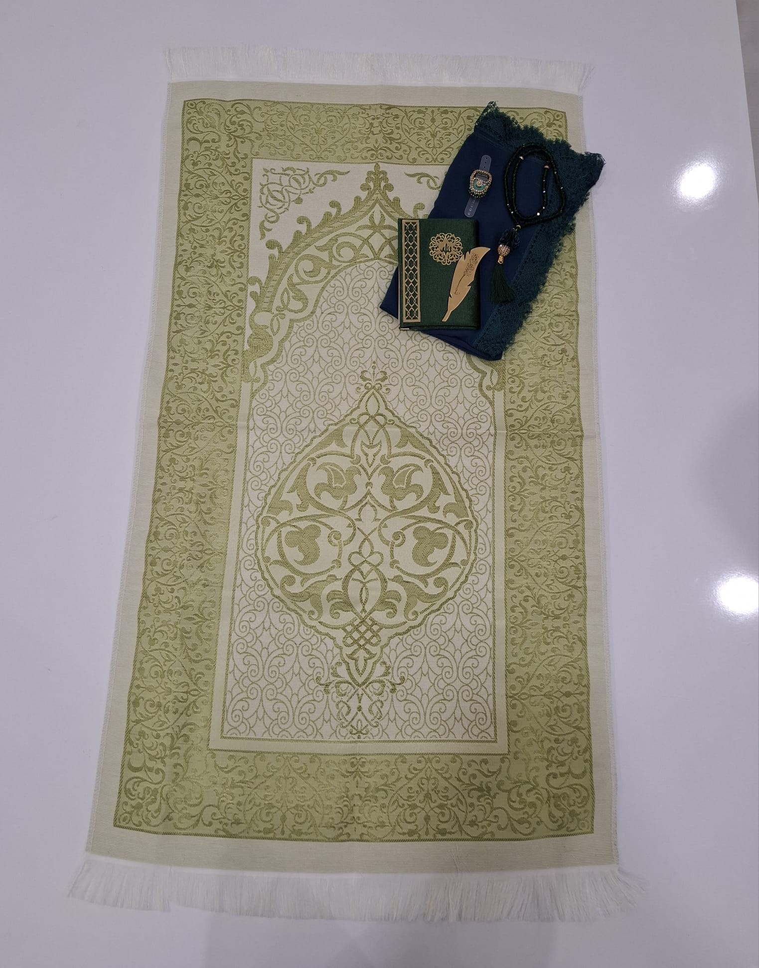 K.SECCADE YASİN AYRAÇ KRS.TESBİH NAMAZ ÖRT. M17-110*64 Cm