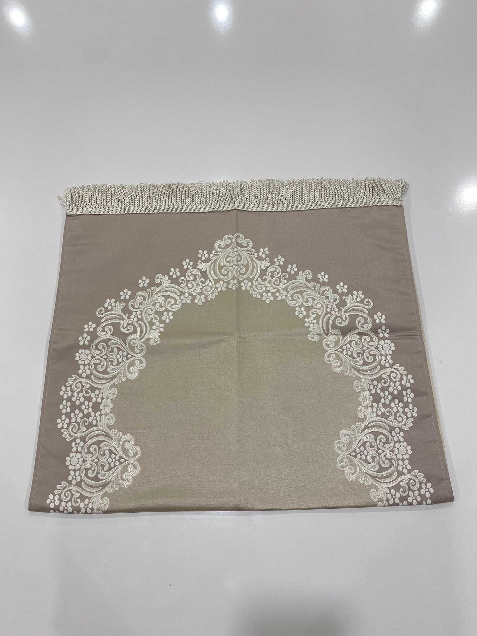 SECCADE SATEN DANTEL İŞLEMELİ ASTARLI MODEL 1 113*68 CM