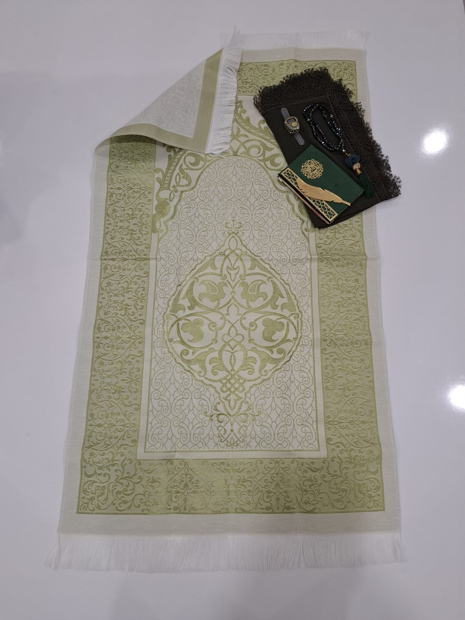 K.SECCADE YASİN AYRAÇ KRS.TESBİH NAMAZ ÖRT. M7-110*64 Cm