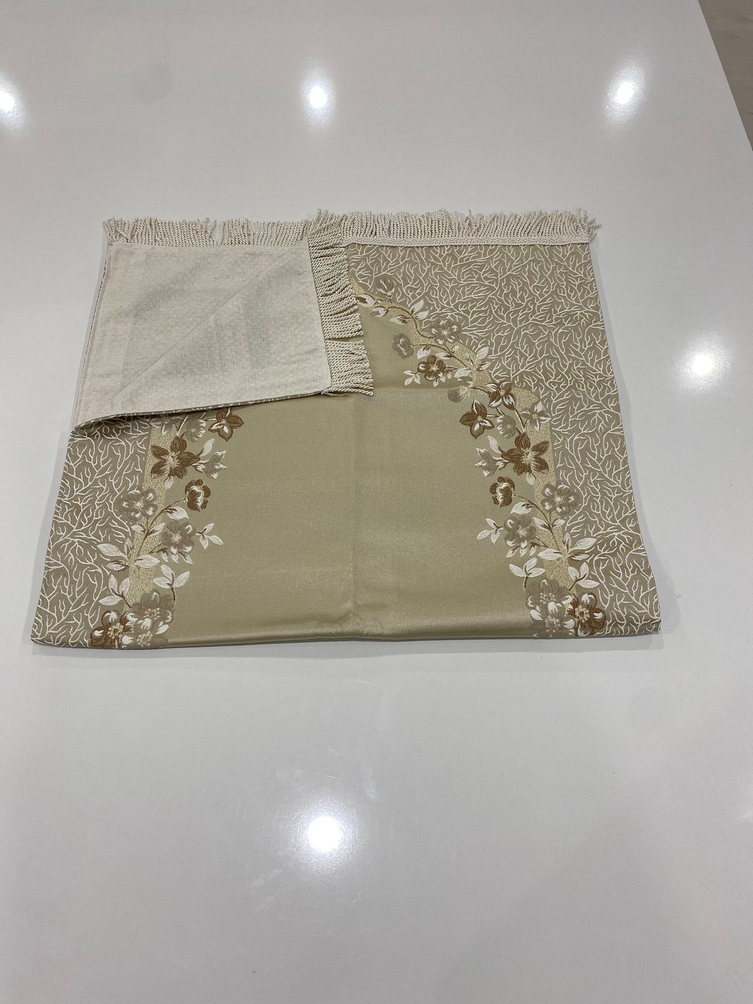SECCADE SATEN KANAVİÇE İŞLEMELİ ASTARLI MODEL 12  116*67