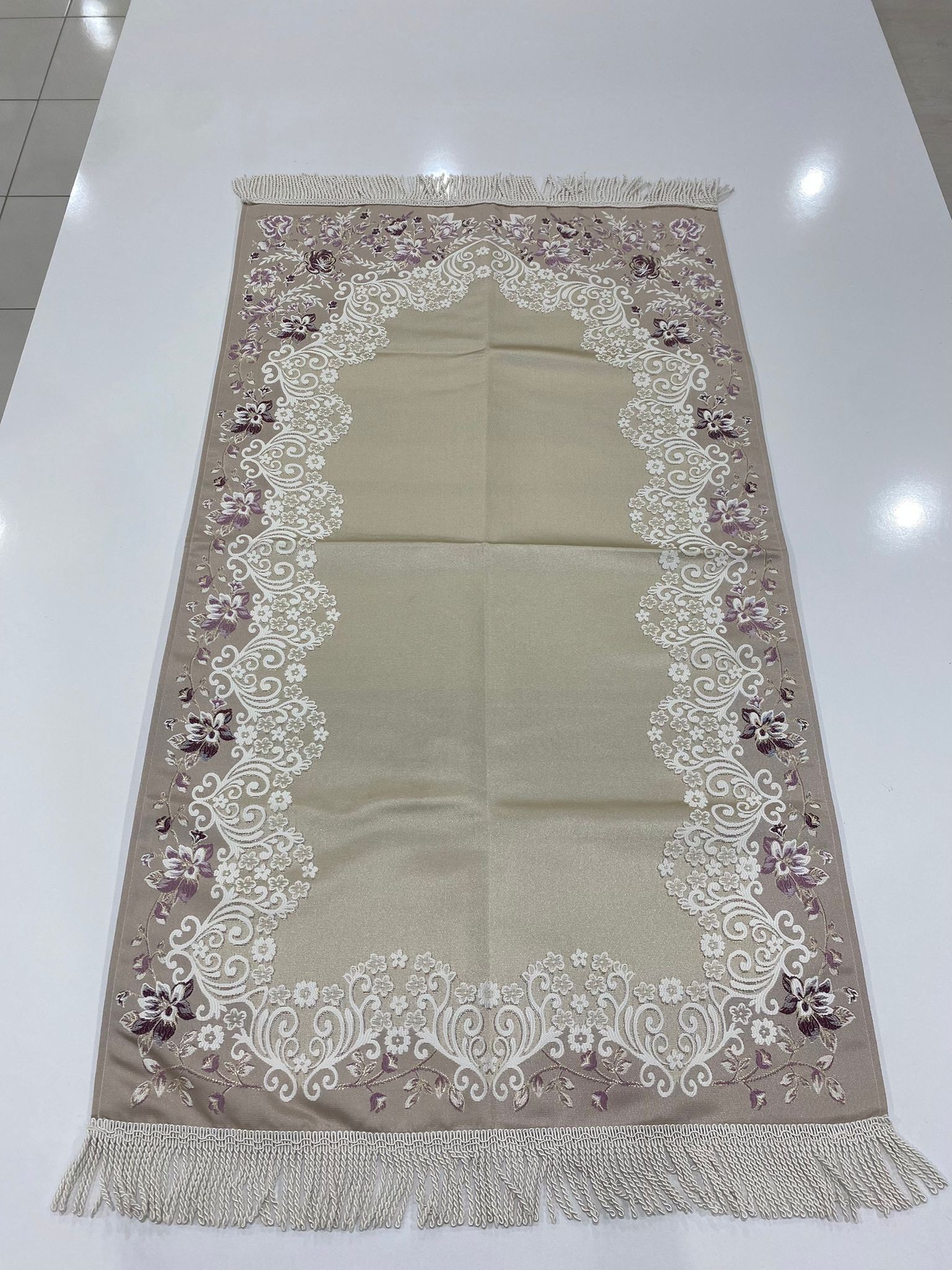 SECCADE SATEN KANAVİÇE İŞLEMELİ ASTARLI MODEL 10  116*67