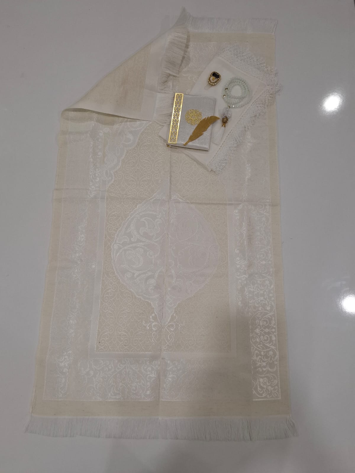 K.SECCADE YASİN AYRAÇ KRS.TESBİH NAMAZ ÖRT. M24-110*64 Cm