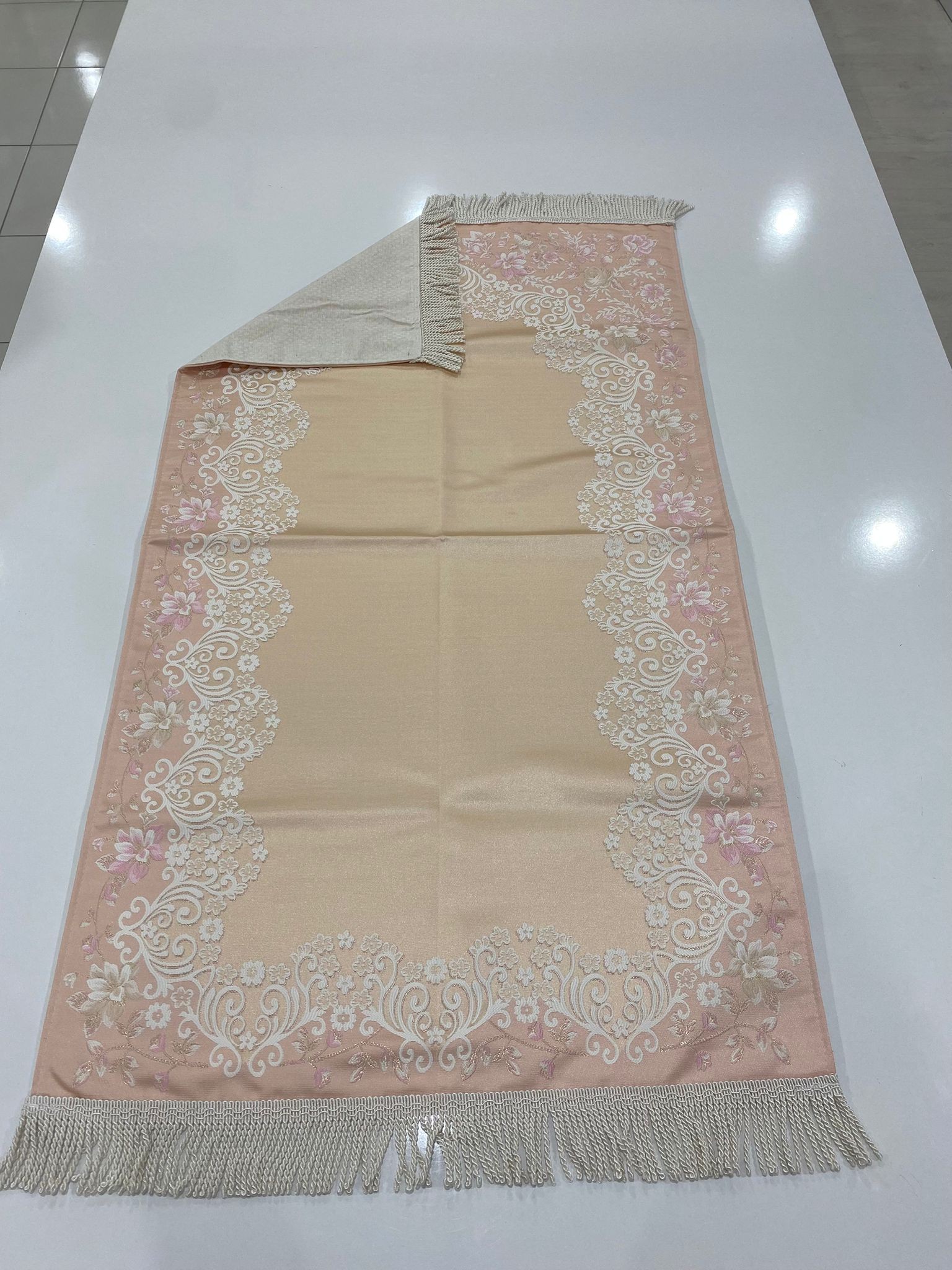 SECCADE SATEN KANAVİÇE İŞLEMELİ ASTARLI MODEL 9  116*67