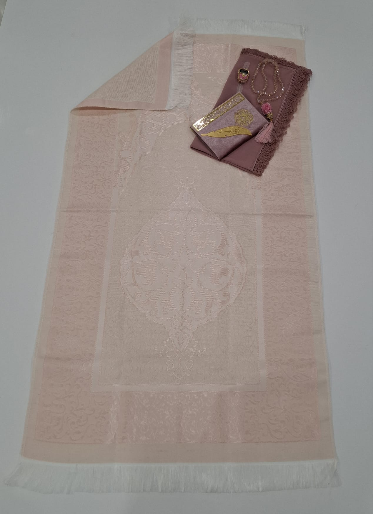 K.SECCADE YASİN AYRAÇ KRS.TESBİH NAMAZ ÖRT. M19-110*64 Cm