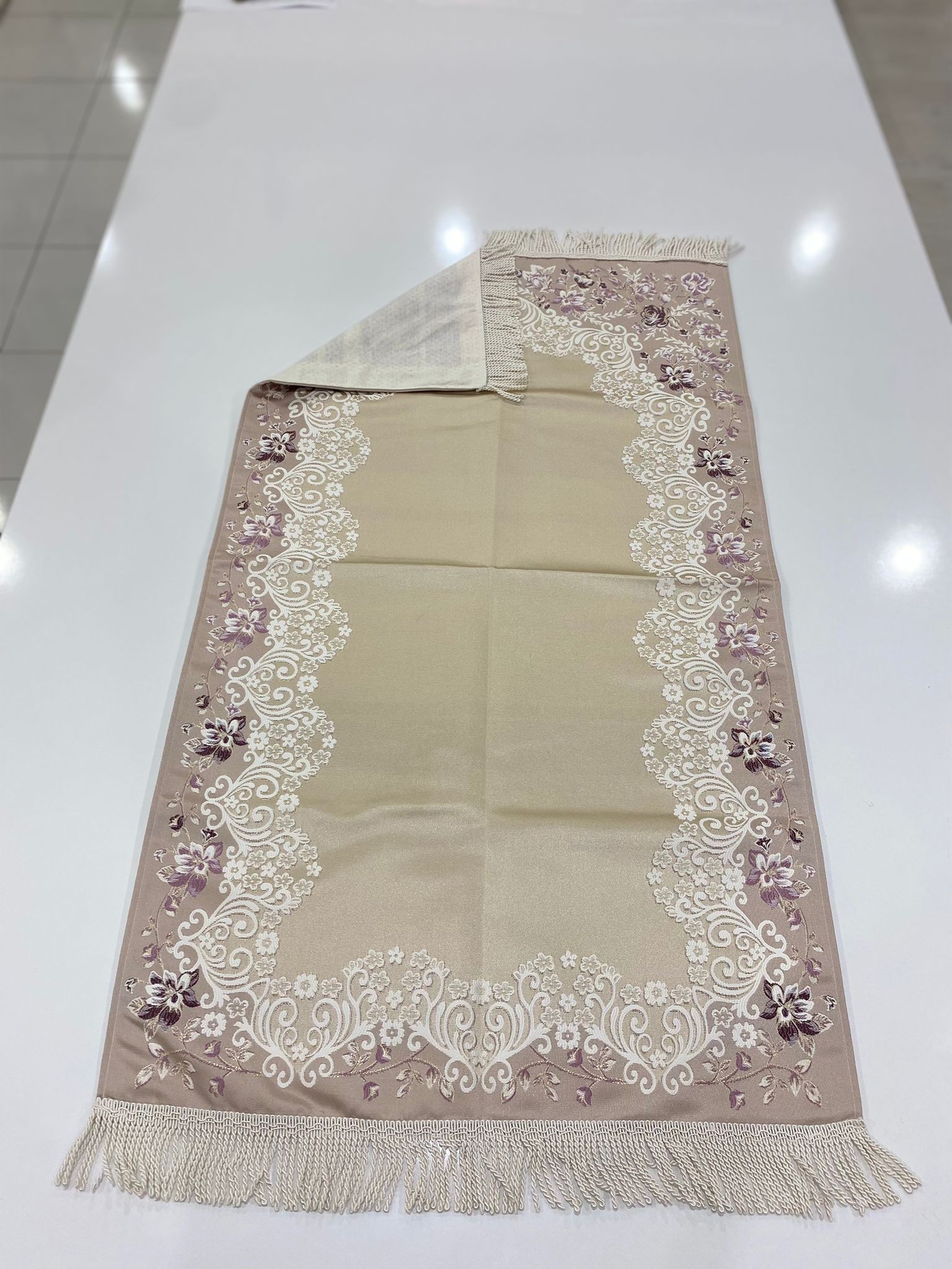 SECCADE SATEN KANAVİÇE İŞLEMELİ ASTARLI MODEL 10  116*67