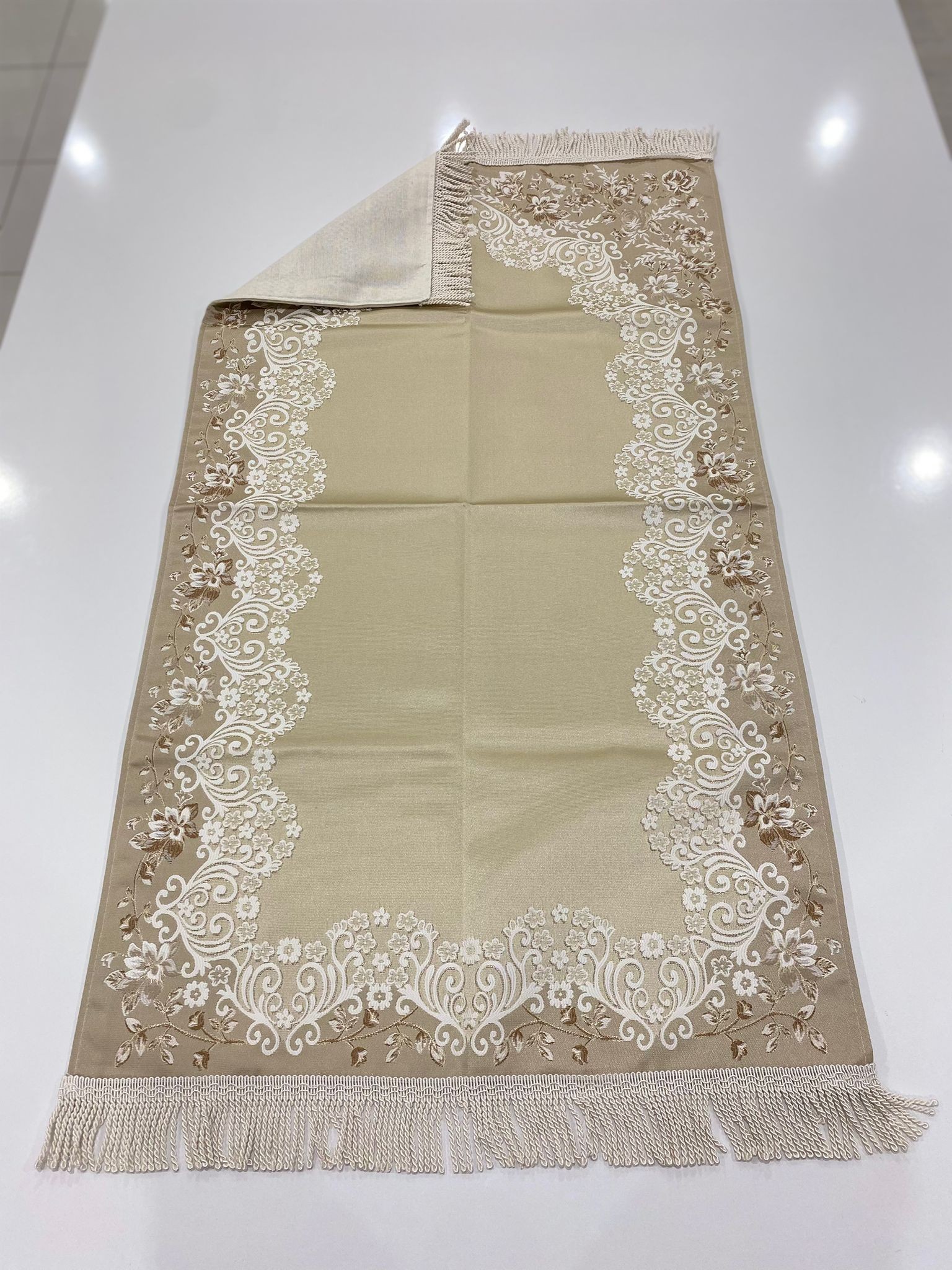 SECCADE SATEN KANAVİÇE İŞLEMELİ ASTARLI MODEL 1 116*67