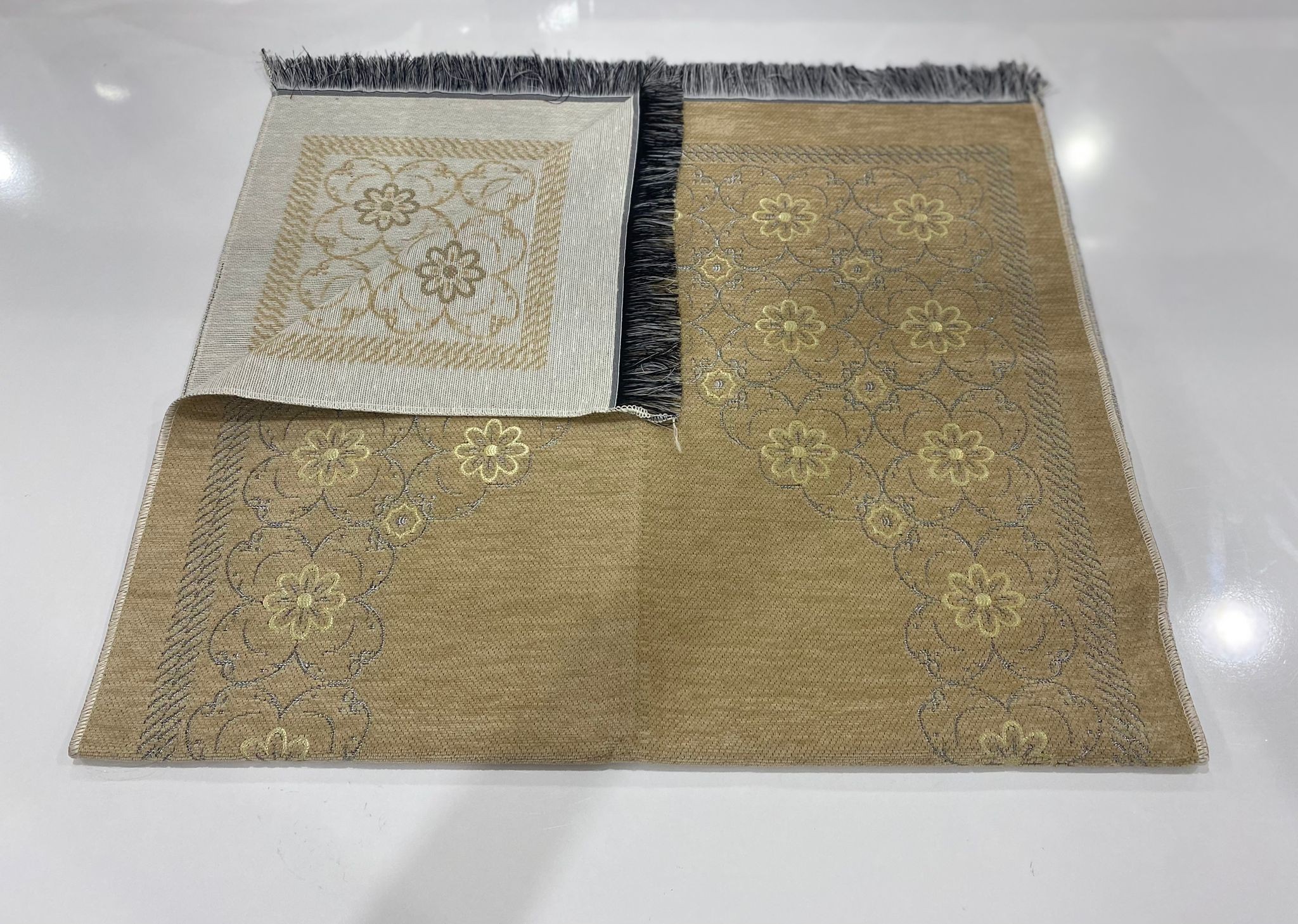 SECCADE SONIL DÜZ SAÇAK PAPATYALI MODEL 2 111*66 CM