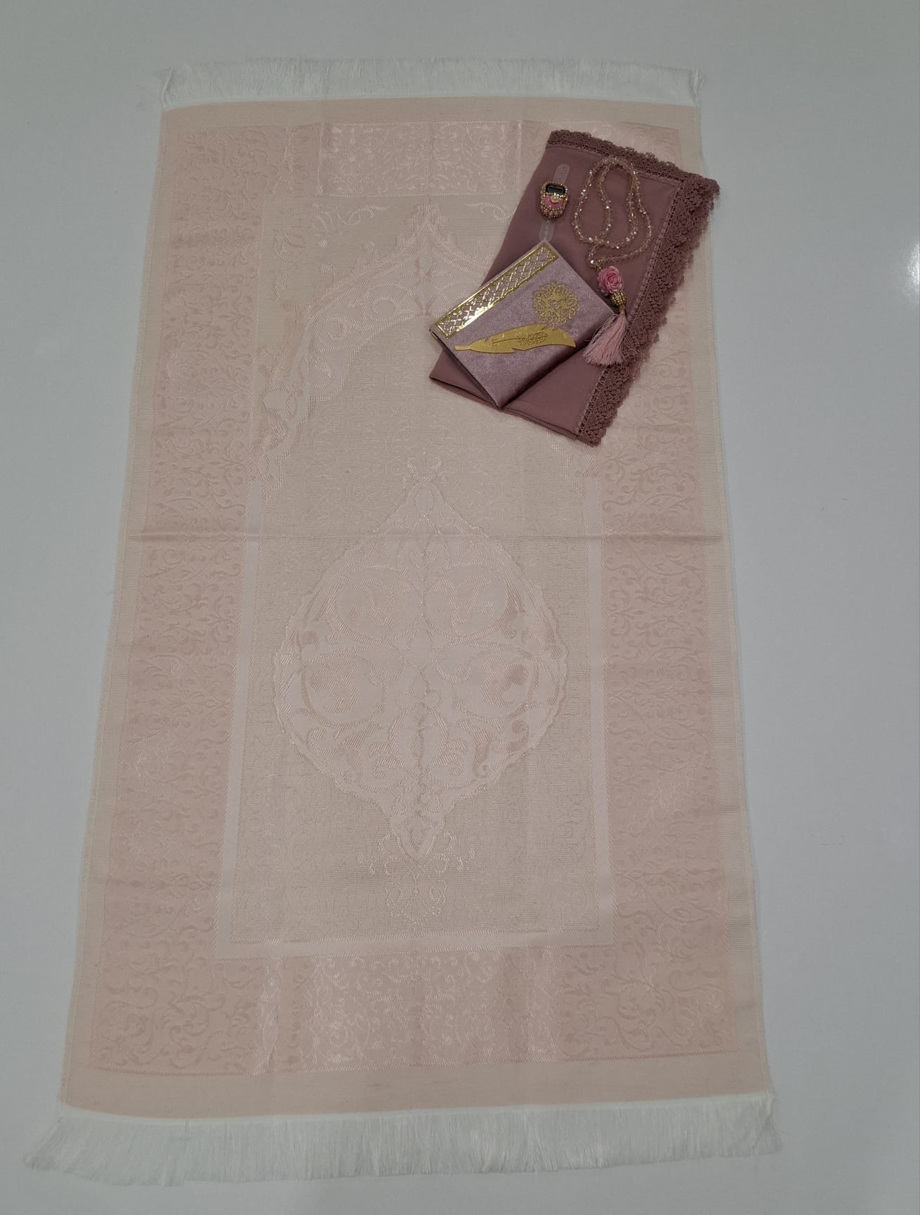 K.SECCADE YASİN AYRAÇ KRS.TESBİH NAMAZ ÖRT. M19-110*64 Cm