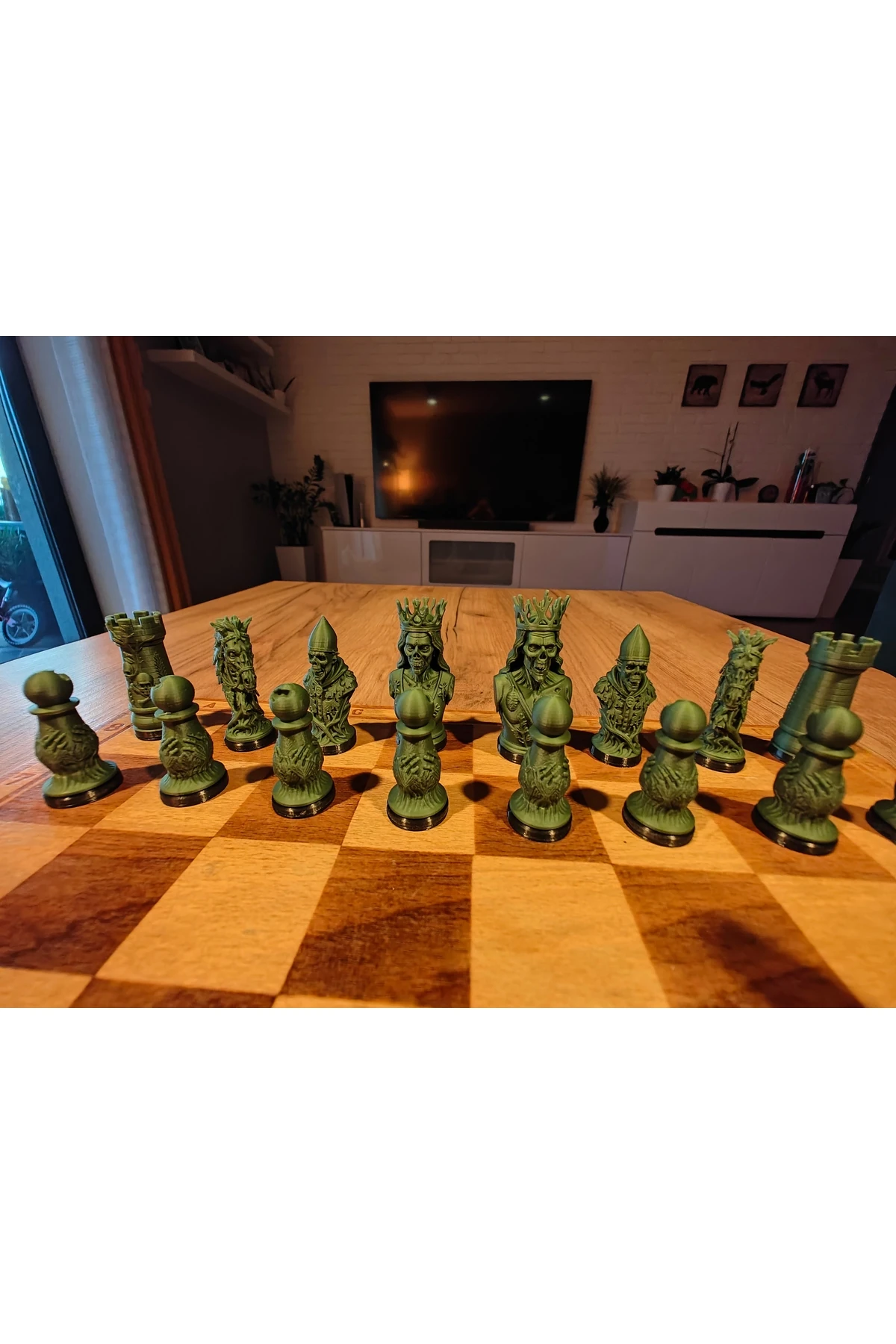 Premium Zombi-İnsan Satranç Seti (KUTULU)