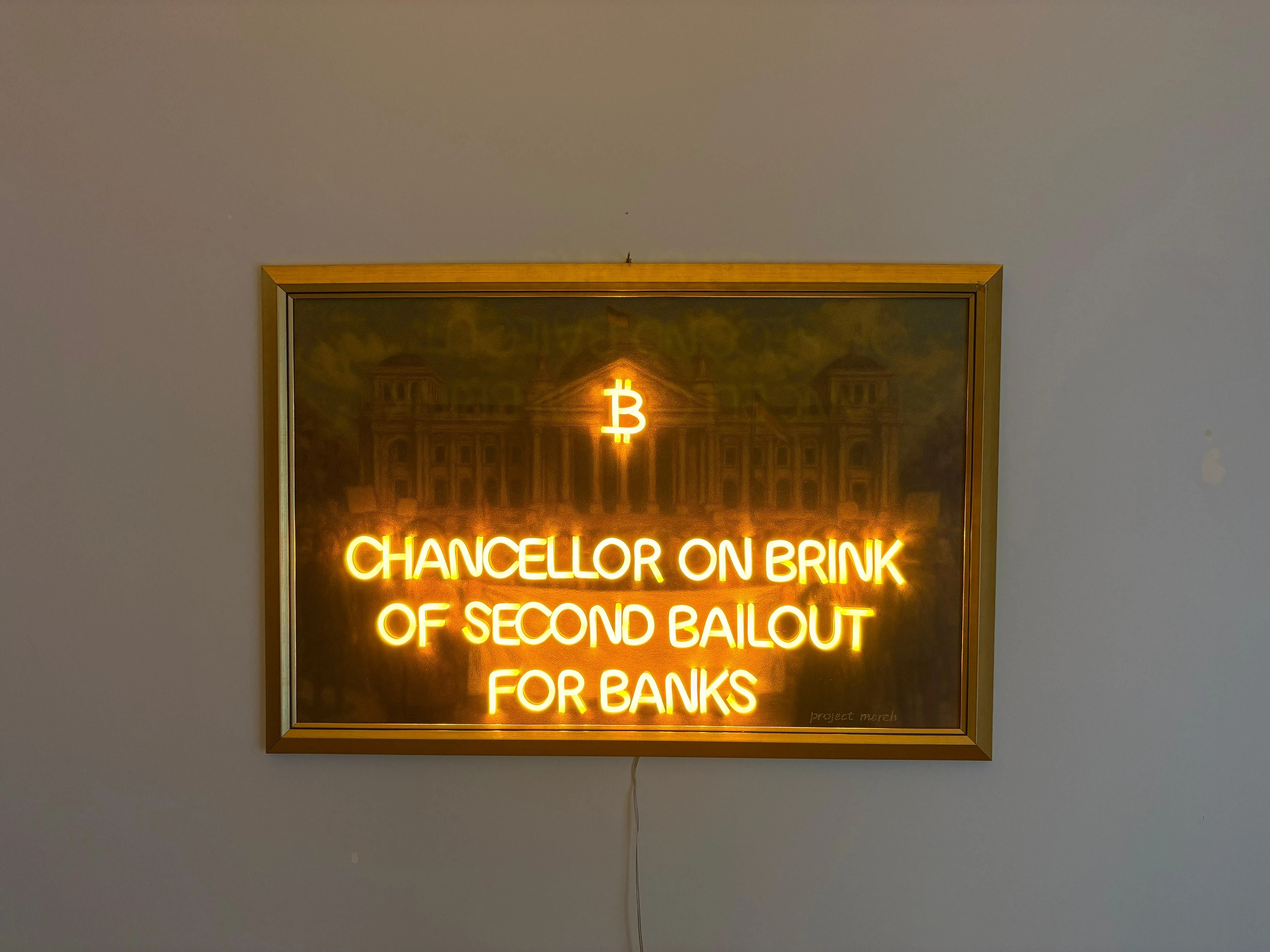 Neon Işıklı Bitcoin & Kripto Temalı Yağlı Boya Çerçeve Koleksiyonu: Chancellor