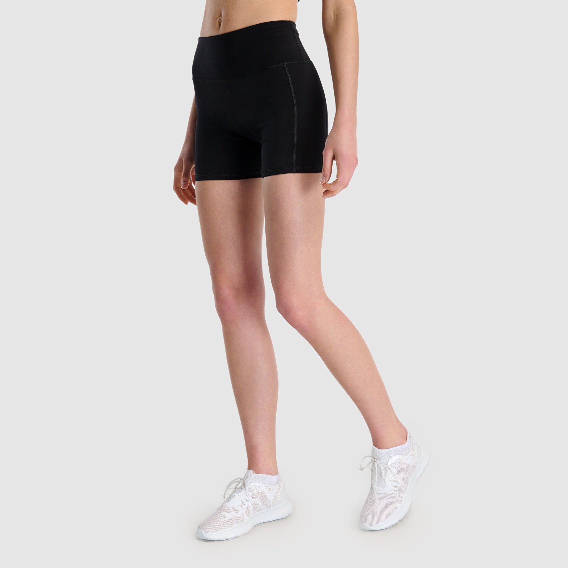Huddleup Black Woman Shorts