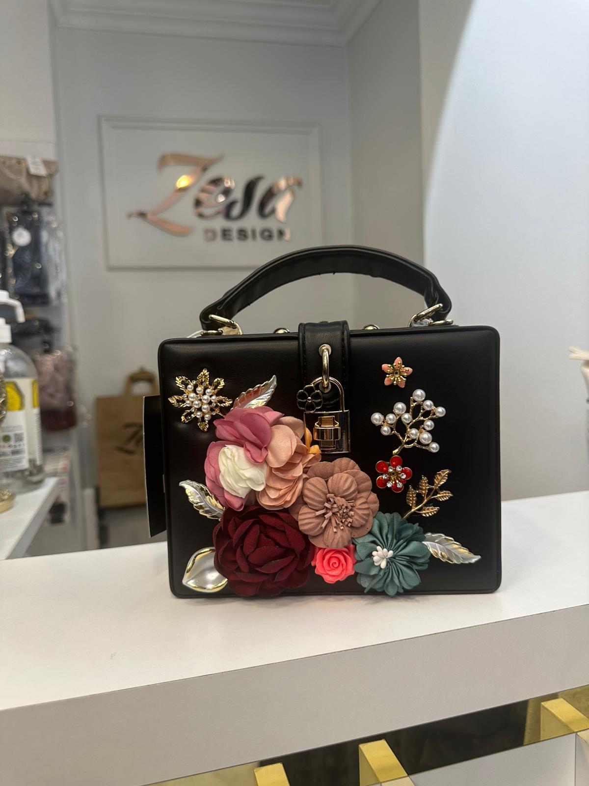 Siyah Çiçekli Kutu Çanta