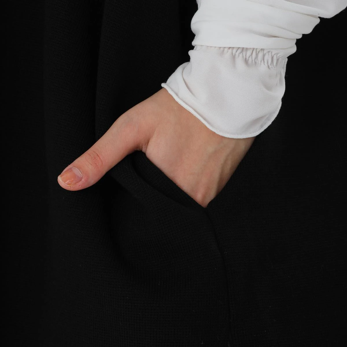 Kalın Çelik Örme Siyah Kurdeleli Panço