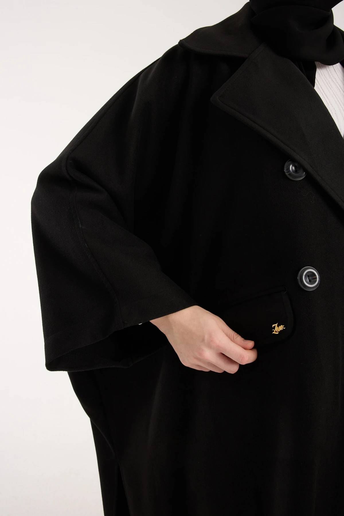 Siyah Ceket Yaka Uzun Kollu Panço