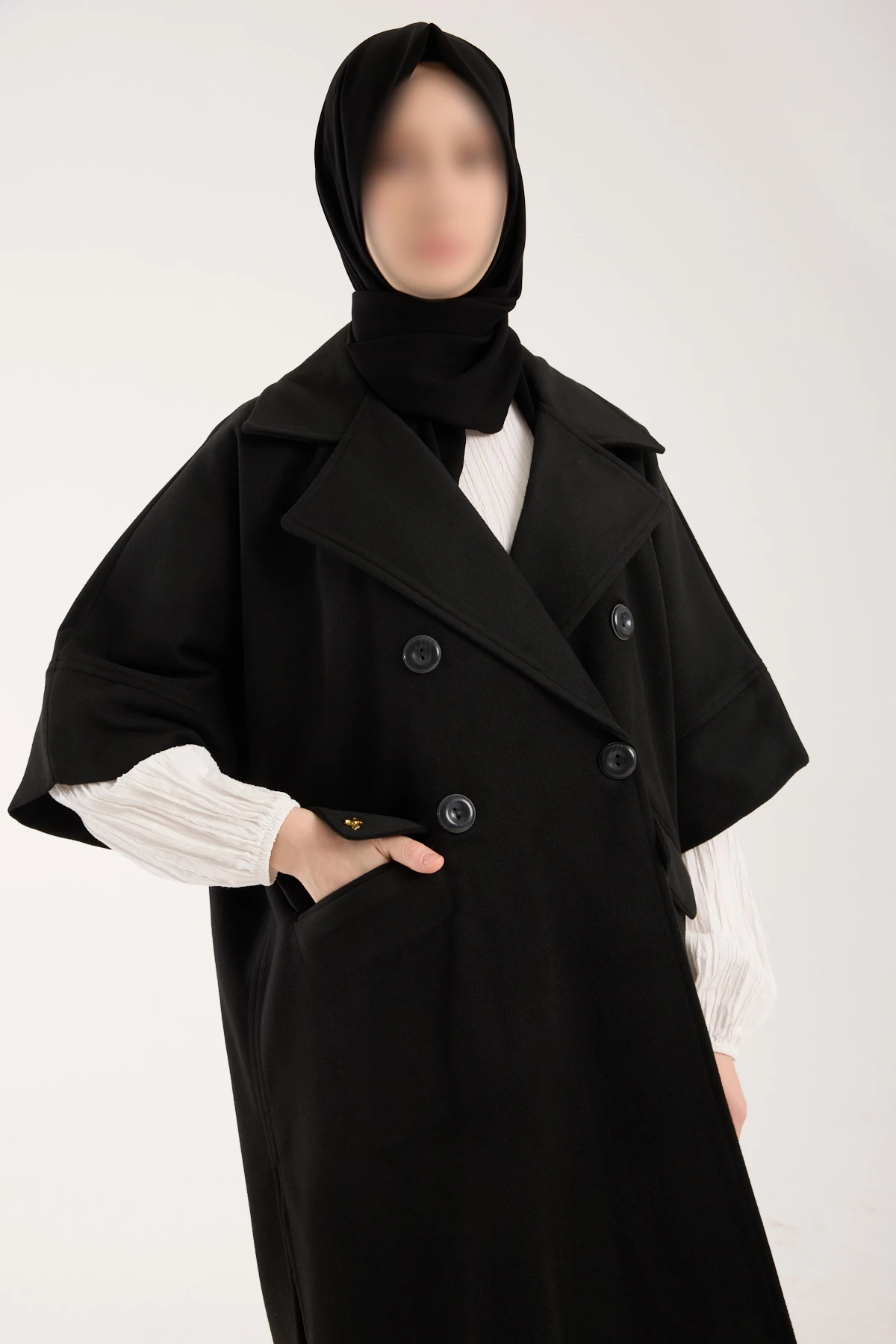 Siyah Ceket Yaka Kısa Kollu Panço