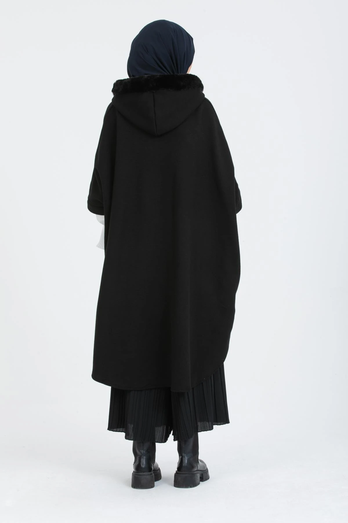 Kalın Çelik Örme Siyah Hakim Yakalı Panço