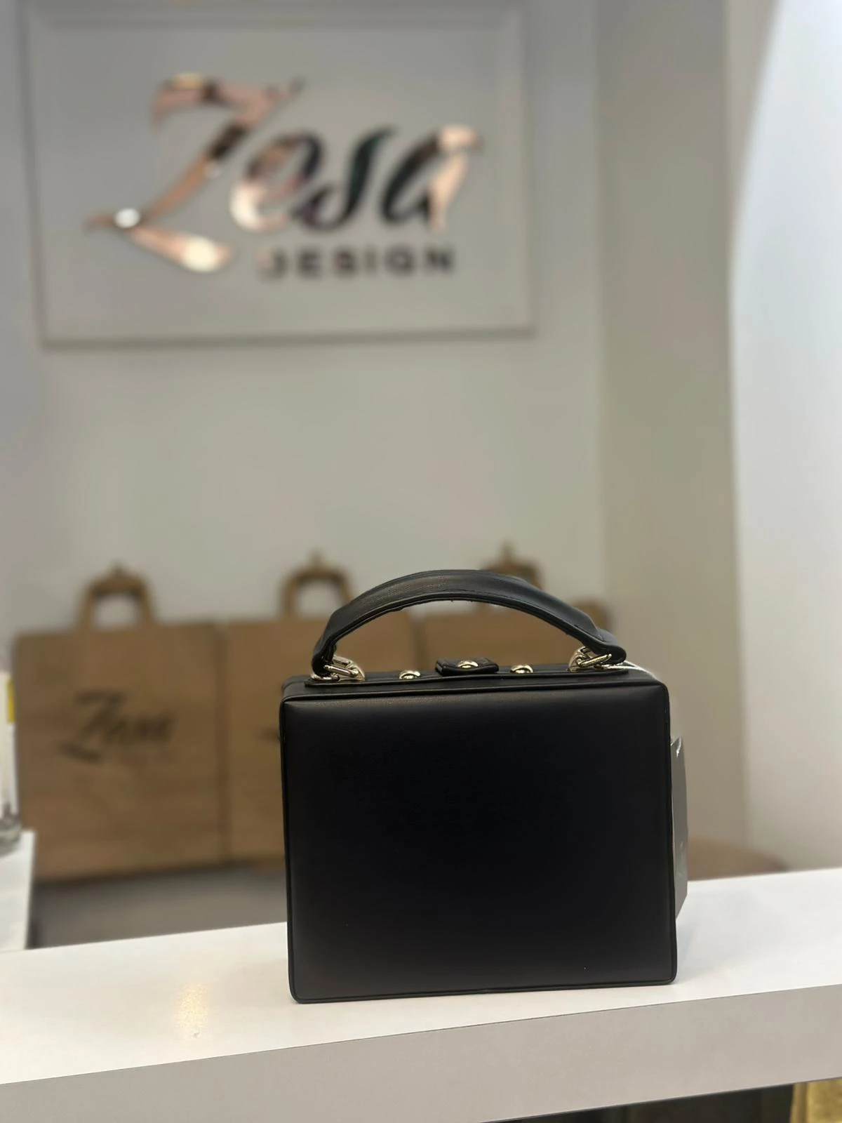 Siyah Çiçekli Kutu Çanta