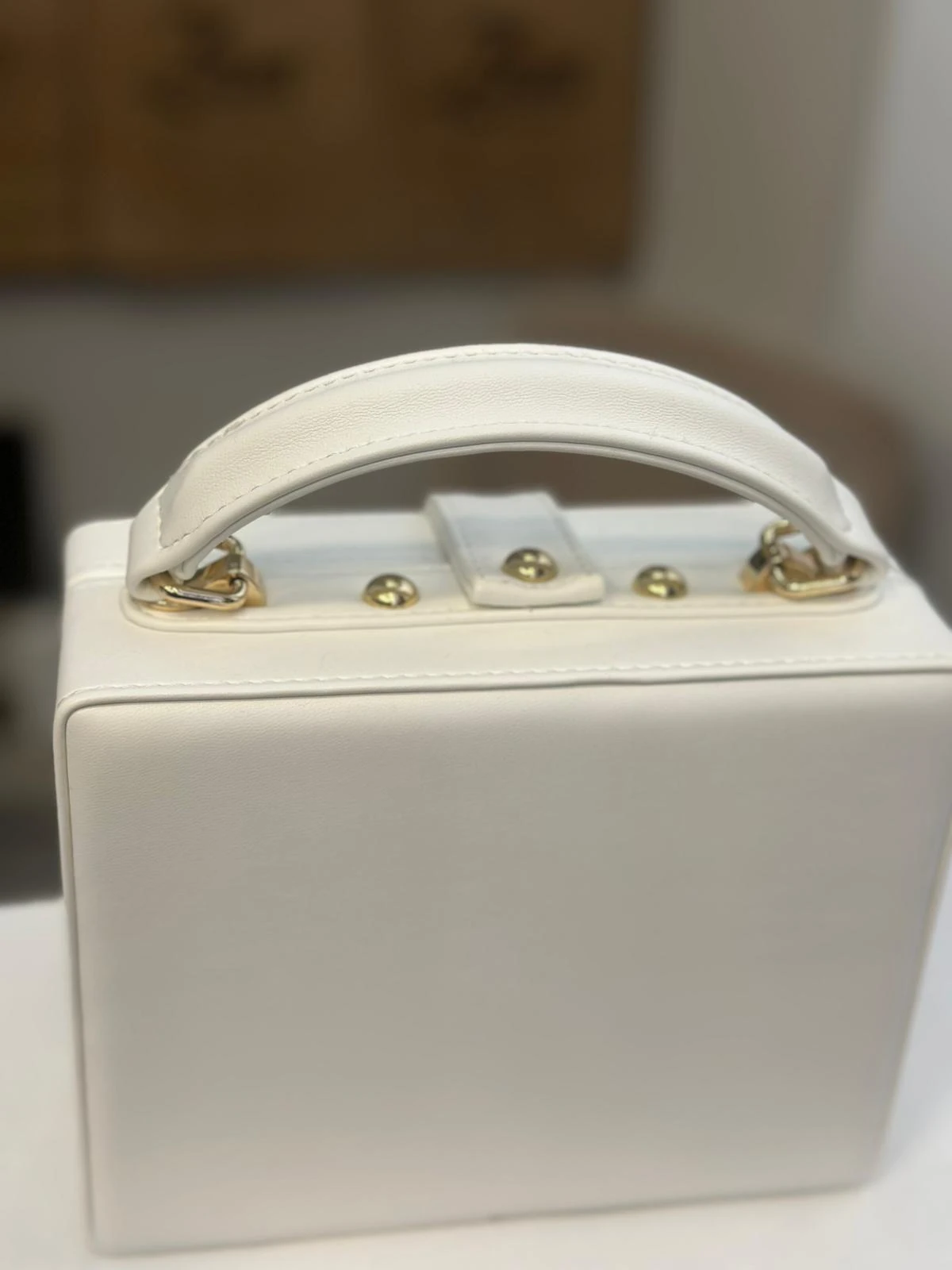 Beyaz Çiçekli Kutu Çanta