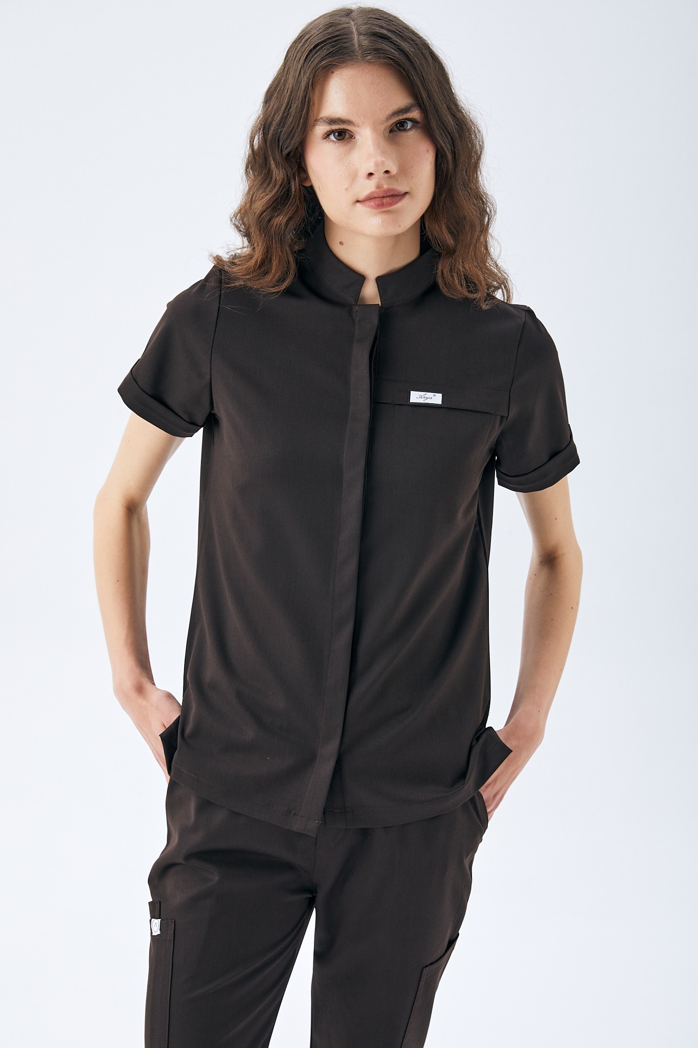MİLEN SERİE KADIN TEK ÜST SCRUBS - KAHVE