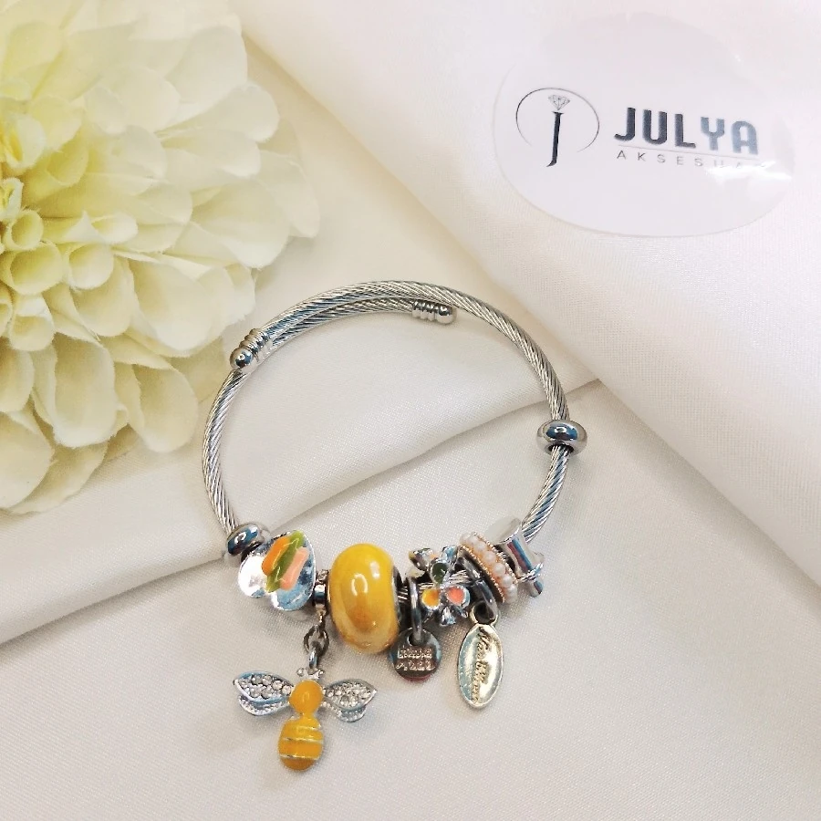 ÇELİK GÜMÜŞ RENGİ KARARMAZ PASLANMAZ ARILI SARI PANDORA BİLEKLİK