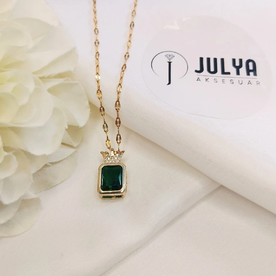 ÇELİK GOLD KARARMAZ PASLANMAZ YEŞİL TAŞLI  ANANAZ  45+5 CM KOLYE