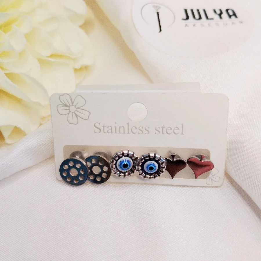 ÇELİK GÜMÜŞ RENGİ KARARMAZ PASLANMAZ NAZAR BONCUKLU KALPLİ KÜPE