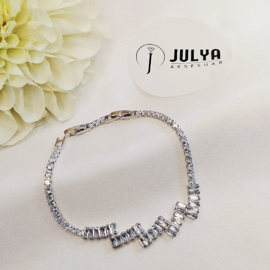 ÇELİK GÜMÜŞ RENGİ KARARMAZ PASLANMAZ BASAMAKLI  TAŞLI ŞIK SU YOLU