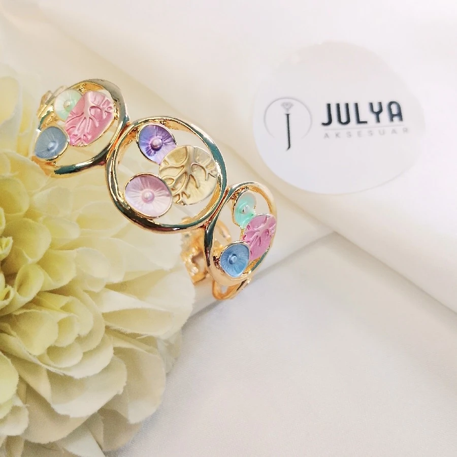 REKLİ  GOLD ŞIK MİNELİ KARARMAZ PASLANMAZ LASTİKLİ BİLEKLİK