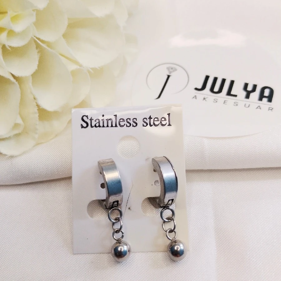 ÇELİK GÜMÜŞ RENGİ KARARMAZ PASLANMAZ SALLANTILI  DAMLA  ERKEK KÜPE