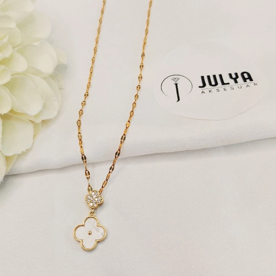 ÇELİK GOLD RENK TAŞLI BEYAZ SEDEFLİ MARKA DÖRT YONCA 45+5 CM KARARMAZ PASLANMAZ KOLYE