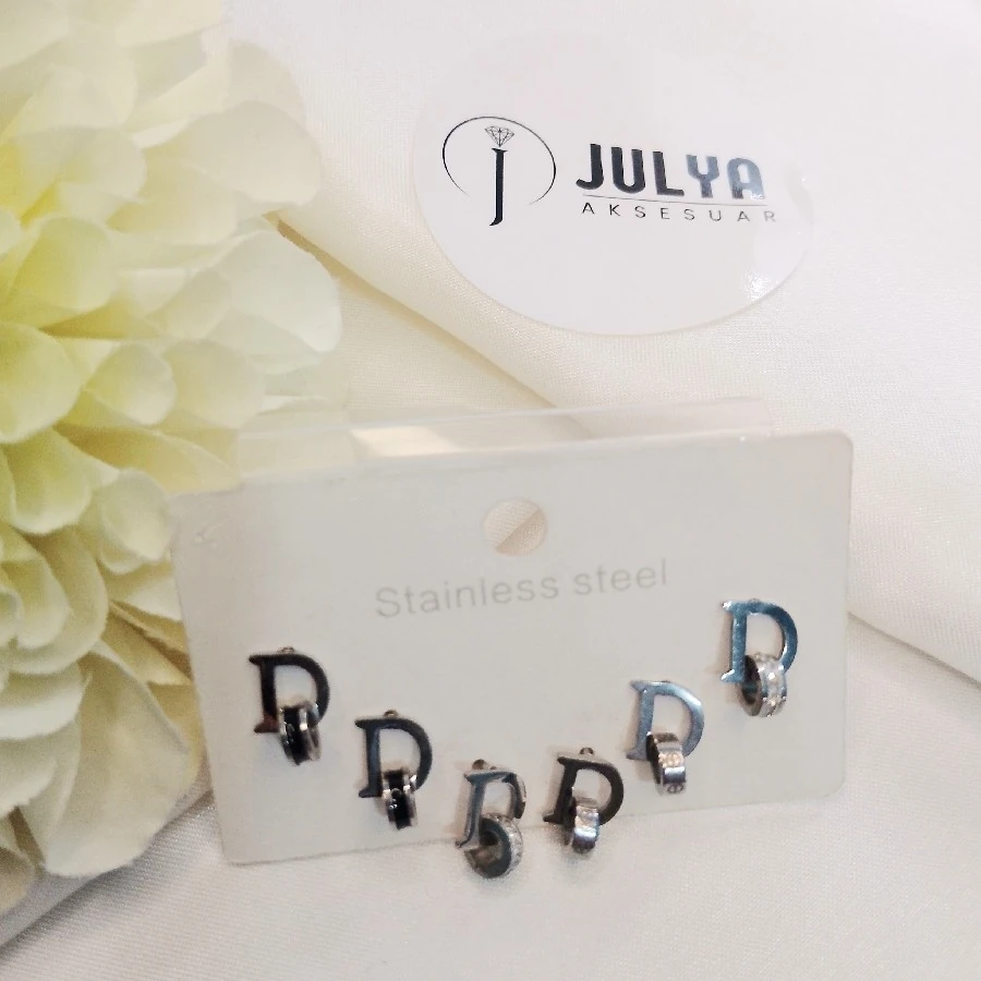 ÇELİK GÜMÜŞ RENGİ TAŞLI KARARMAZ PASLANMAZ  6 LI KÜPE