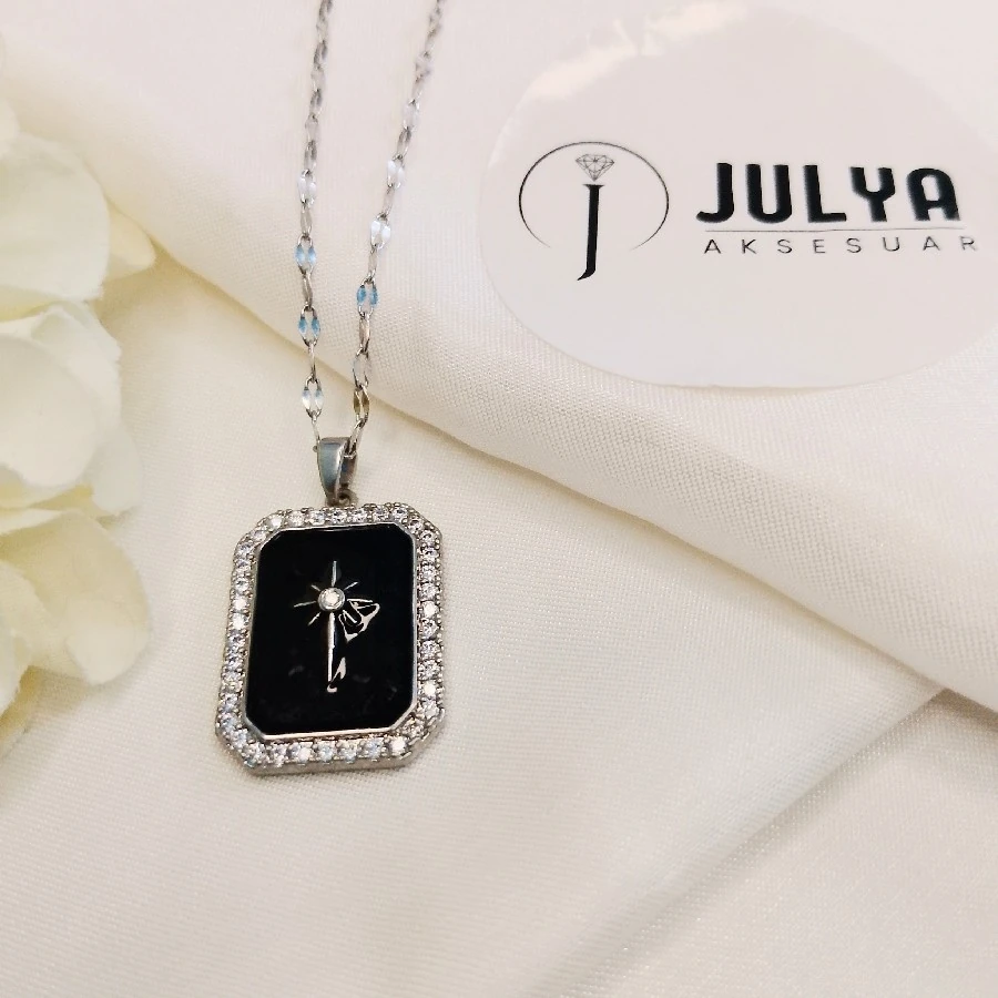 ÇELİK GÜMÜŞ RENGİ TAŞLI SİYAH KUTUP YILDIZLI 45+5 CM KOLYE