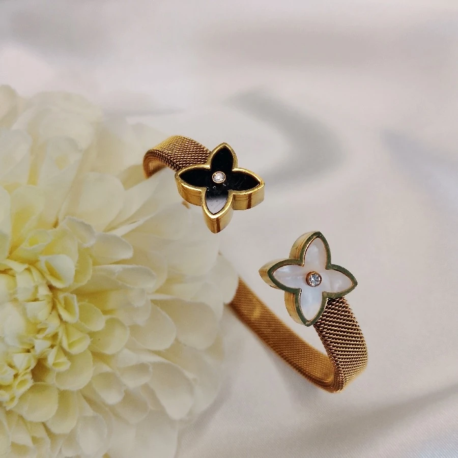 ÇELİK GOLD KARARMAZ PASLANMAZ  ÇİÇEKLİ SİYH SEDEFLİ AYARLANABİLİR KELEPÇE