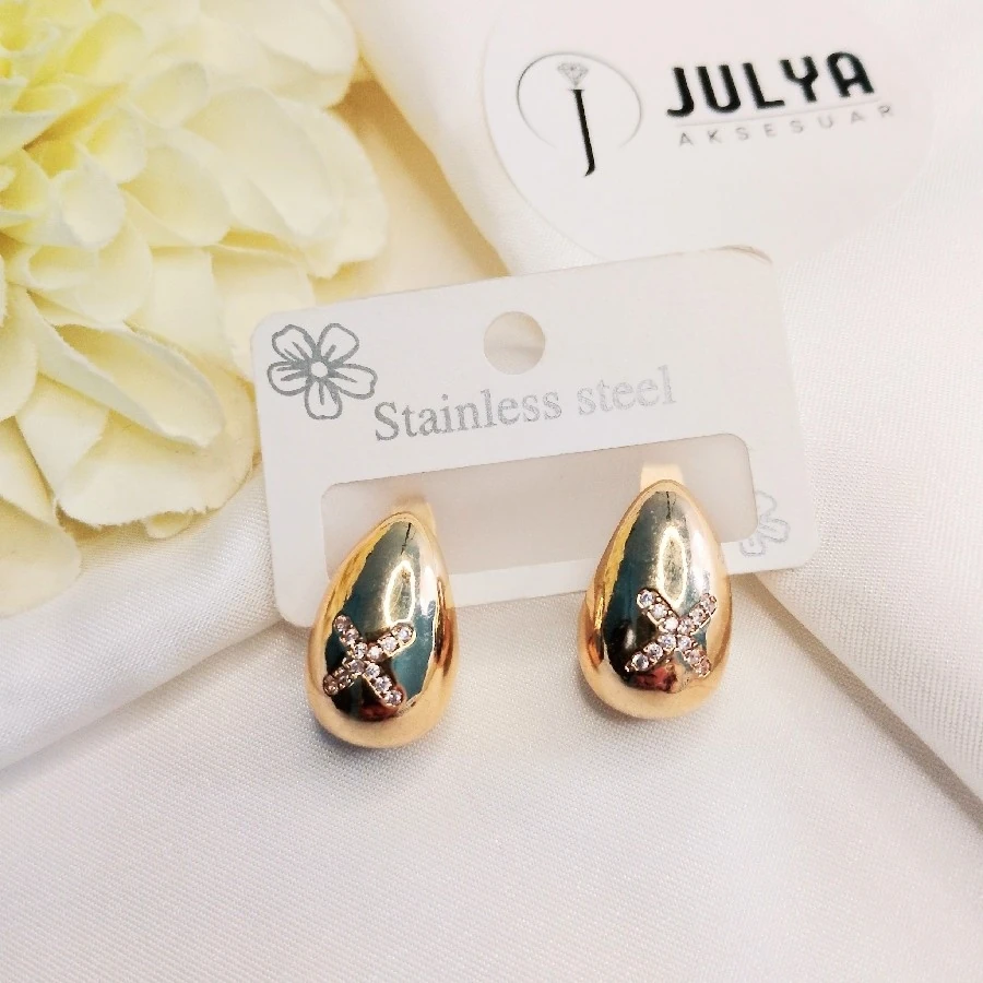 ÇELİK GOLD KARARMAZ PASLANMAZ TAŞLI ŞIK DAMLA KÜPE