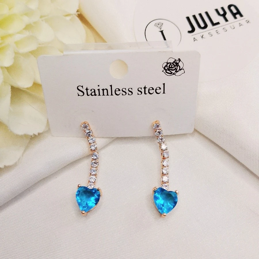 GOLD KARARMAZ PASLANMAZ SU YOLU MVİ BEYAZ KRİSTAL TAŞLI ŞIK KÜPE