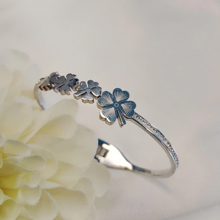 ÇELİK GÜMÜŞ RENGİ  YONCA KARARMAZ PASLANMAZ 20 CM KELEPÇE