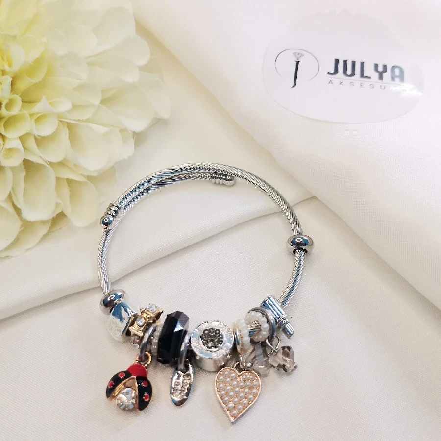 ÇELİK GÜMÜŞ RENGİ KARARMAZ PASLANMAZ İNCİRLİ KALPLİ UĞUR BÖÇEKLİ PANDORA BİLEKLİK