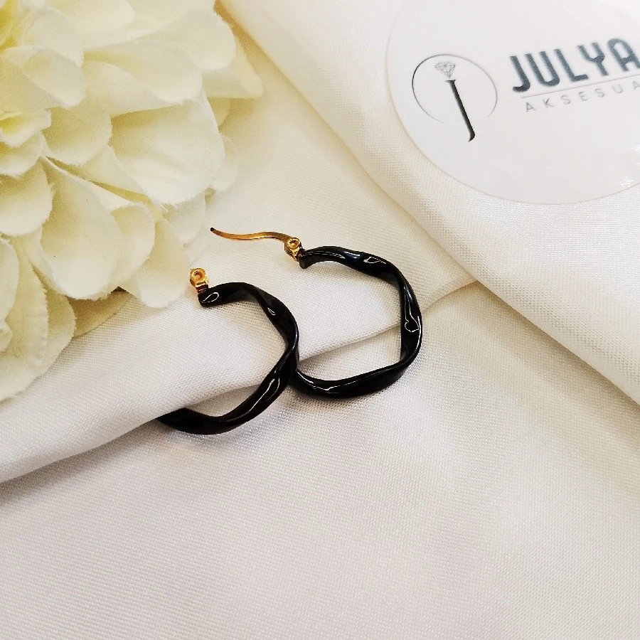 ÇELİK GOLD KARARMAZ PASLANMAZ SİYAH HALKA KÜPE