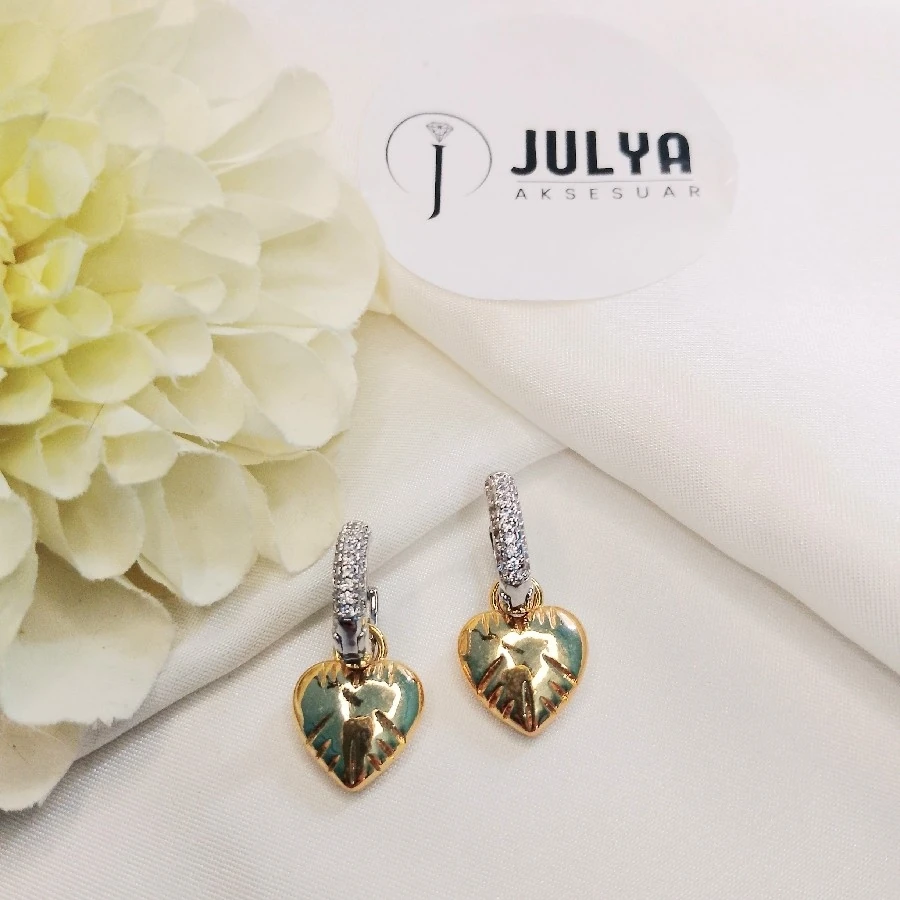 ÇELİK GÜMÜŞ RENGİ GOLD KARARMAZ PASLANMAZ TAŞLI KALPLİ KÜPE