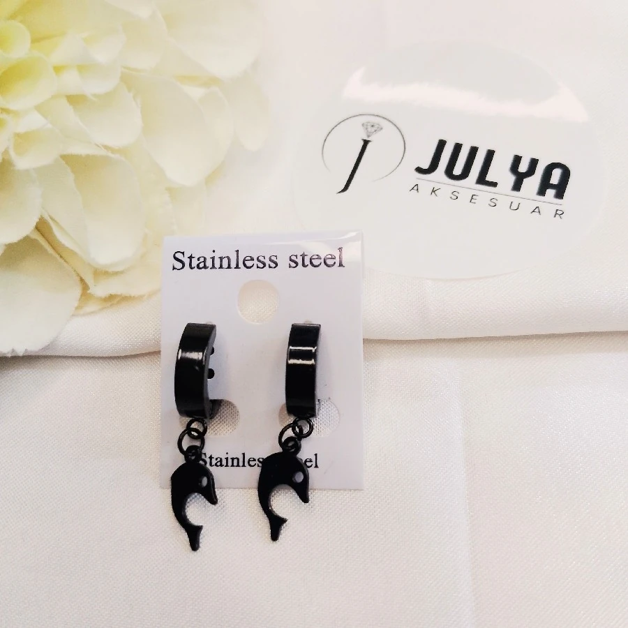 ÇELİK SİYAH KARARMAZ PASLANMAZ BALIKLI SALLANTILI ERKEK KÜPE