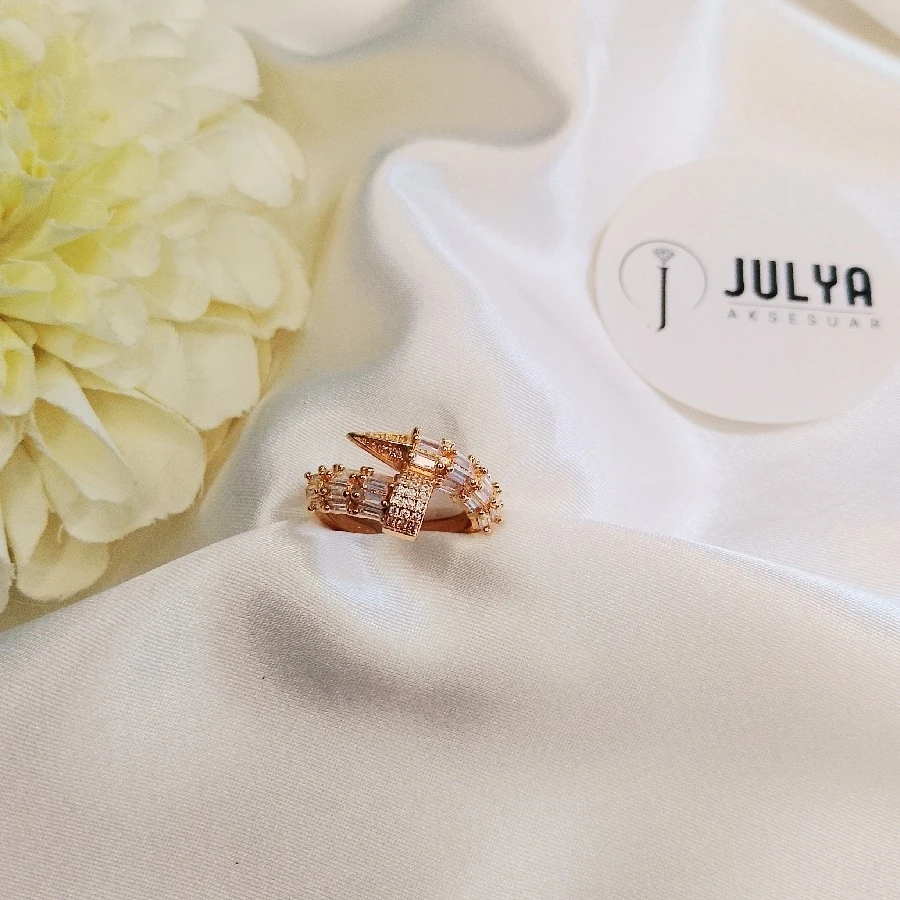 ÇELİK GOLD KARARMAZ PASLANMAZ TAŞLI ÇİVİ  SİMGELİ AYARLANABİLİR YÜZÜK