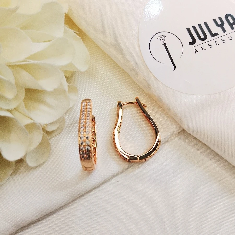 VİP XUPİNG ÇELİK GOLD KARARMAZ PASLANMAZ TAŞLI  FARKLI HALKA KÜPE