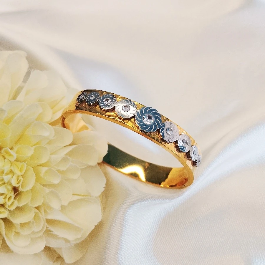 ÇELİK GOLD GÜMÜŞ RENGİ ÇİÇEK VE TAŞLI 21 CM KELEPÇE