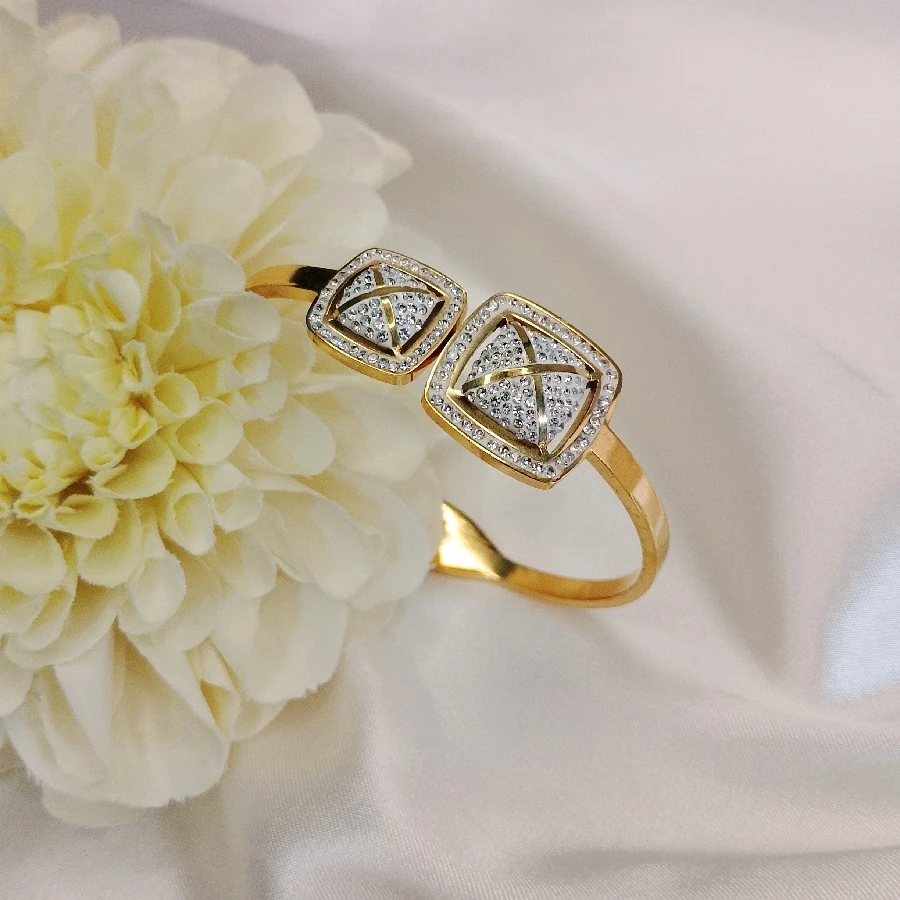 ÇELİK GOLD KARARMAZ PASLANMAZ  TAŞLI ŞIK AYARLANABİLİR KELEPÇE