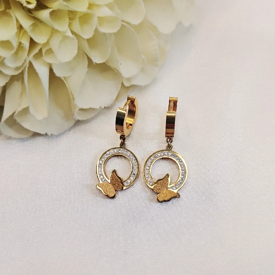 ÇELİK GOLD TAŞLI KELEBEKLi KARARMAZ PASLANMAZ KÜPE