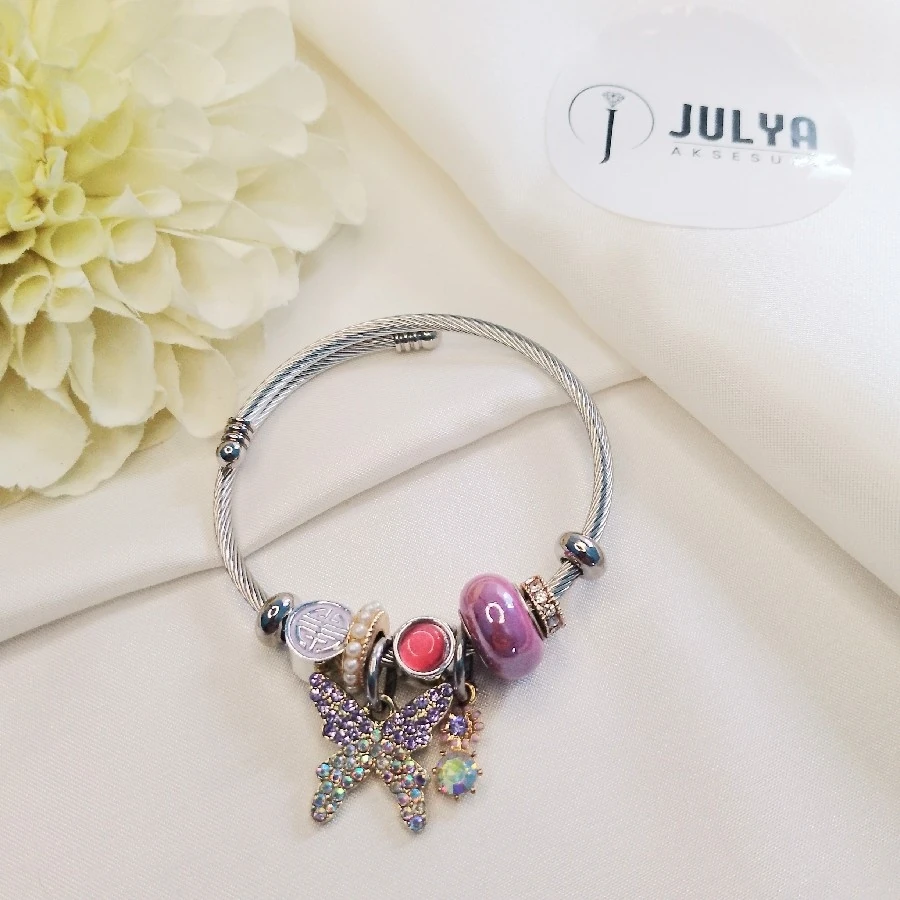 ÇELİK GÜMÜŞ RENGİ KARARMAZ PASLANMAZ KELEBEKLİ MOR TAŞLI PANDORA BİLEKLİK