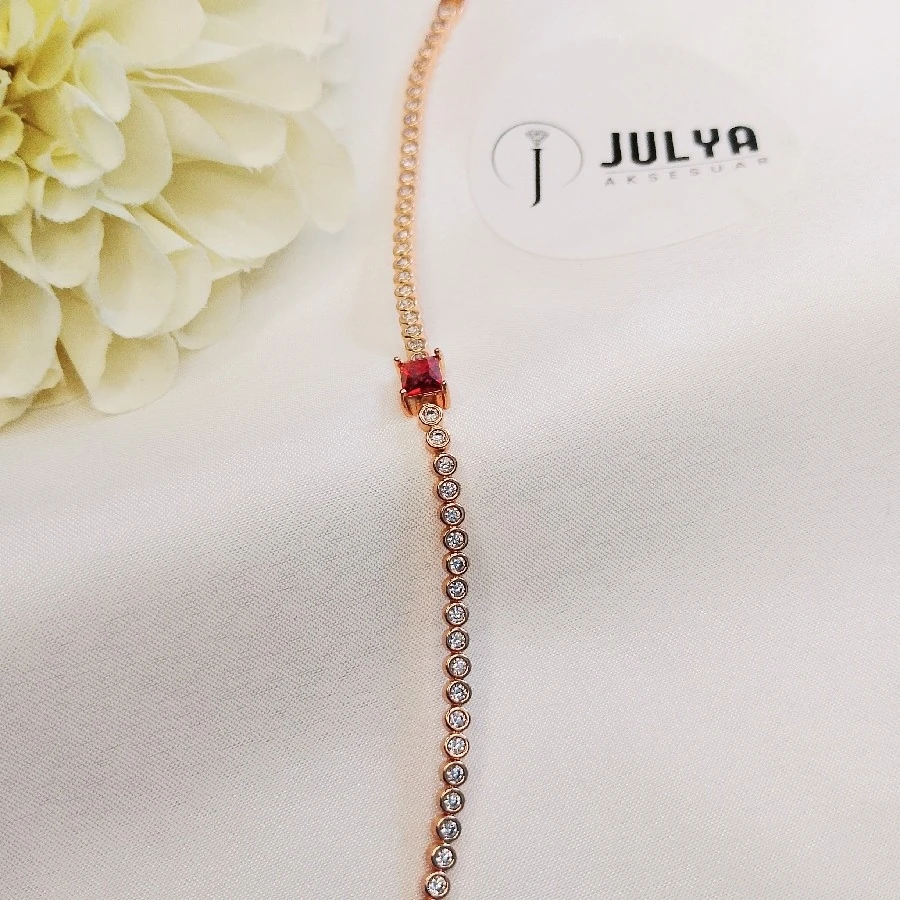 ÇELİK GOLD ORTAS I  KRMIZI KRİSTAL TAŞLI ZARİF SU YOLU BİLEKLİK