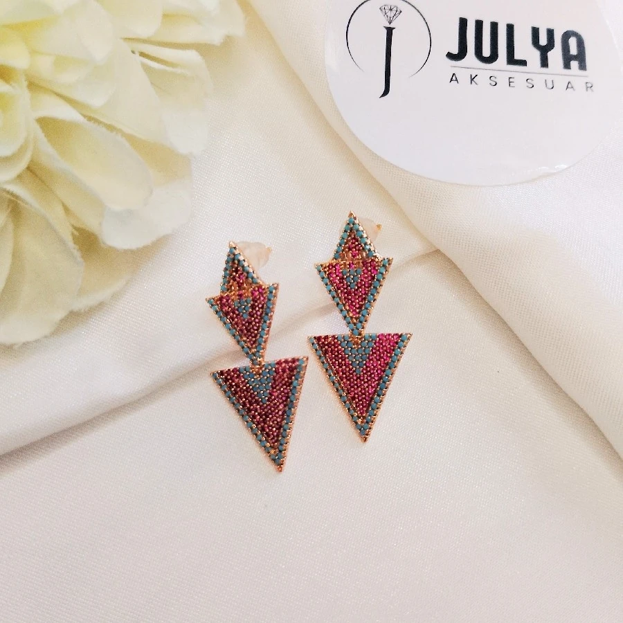 ÇELİK GOLD KARARMAZ PASLANMAZ ZİRKON TAŞLI 3 GEN ŞIK KÜPE